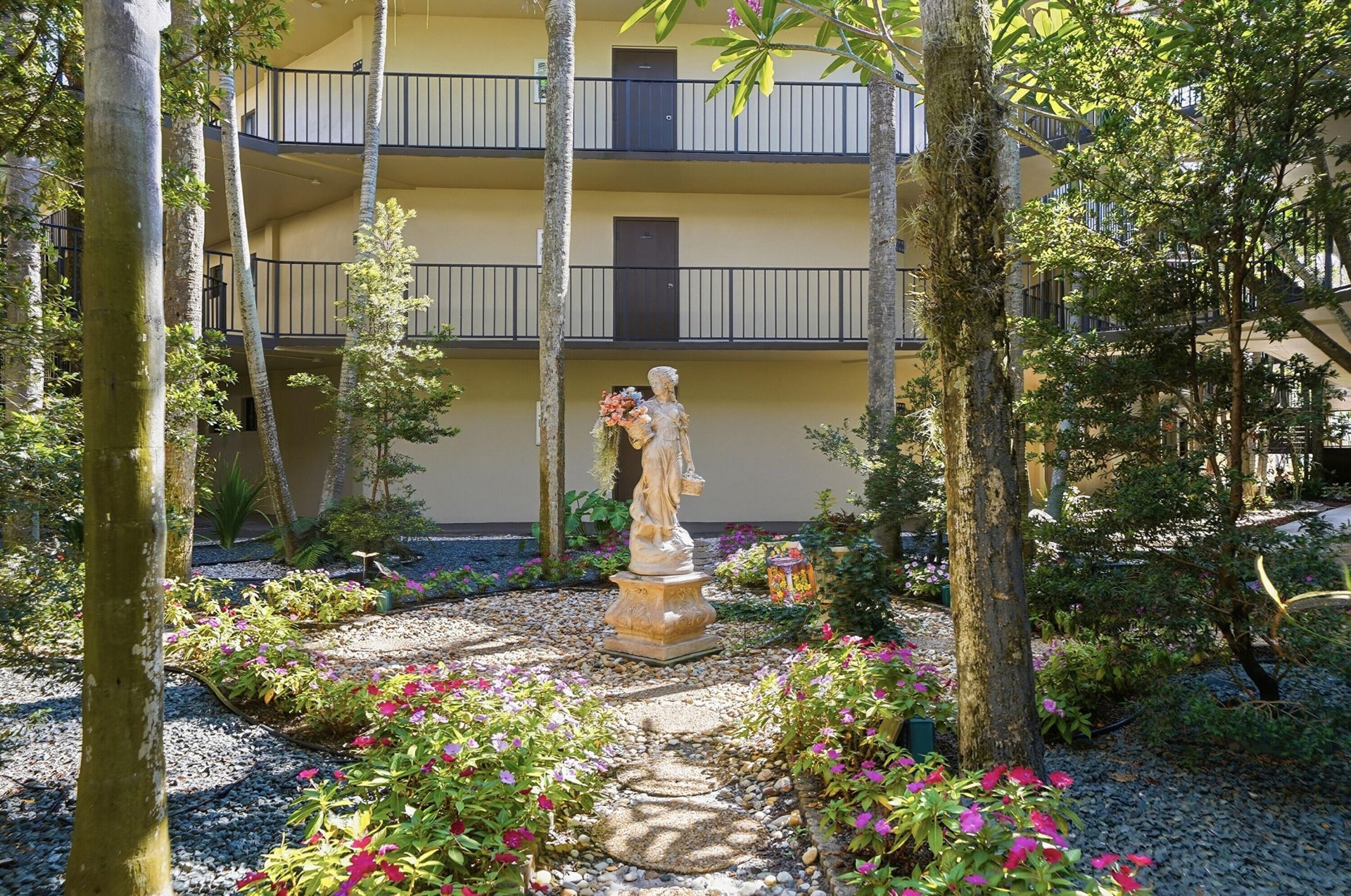 5130 Las Verdes Circle, Unit 307, Delray Beach, FL 33484 Photo