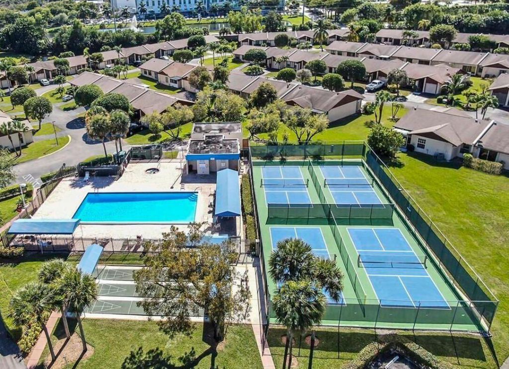 5130 Las Verdes Circle, Unit 307, Delray Beach, FL 33484 Photo