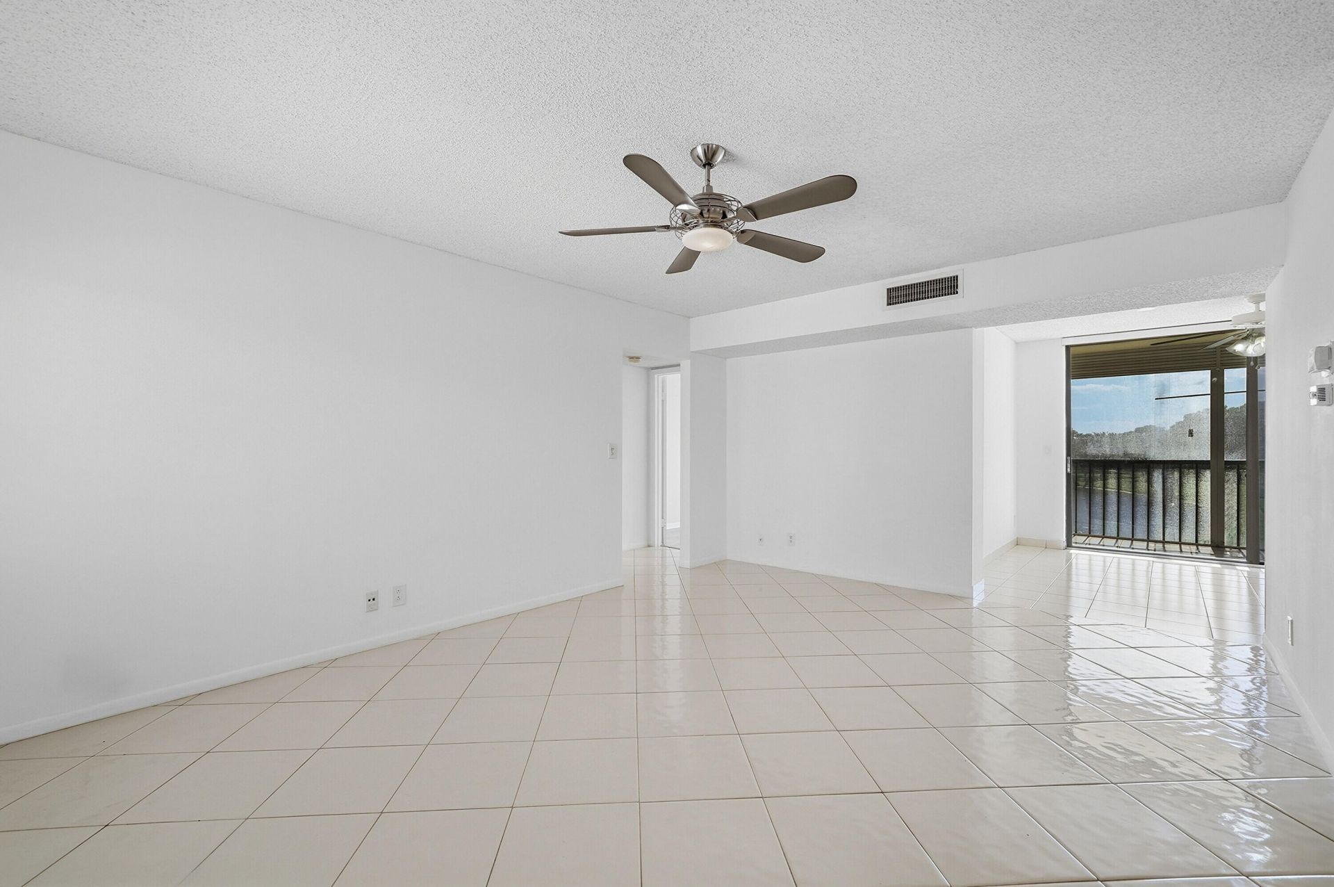 5130 Las Verdes Circle, Unit 307, Delray Beach, FL 33484 Photo