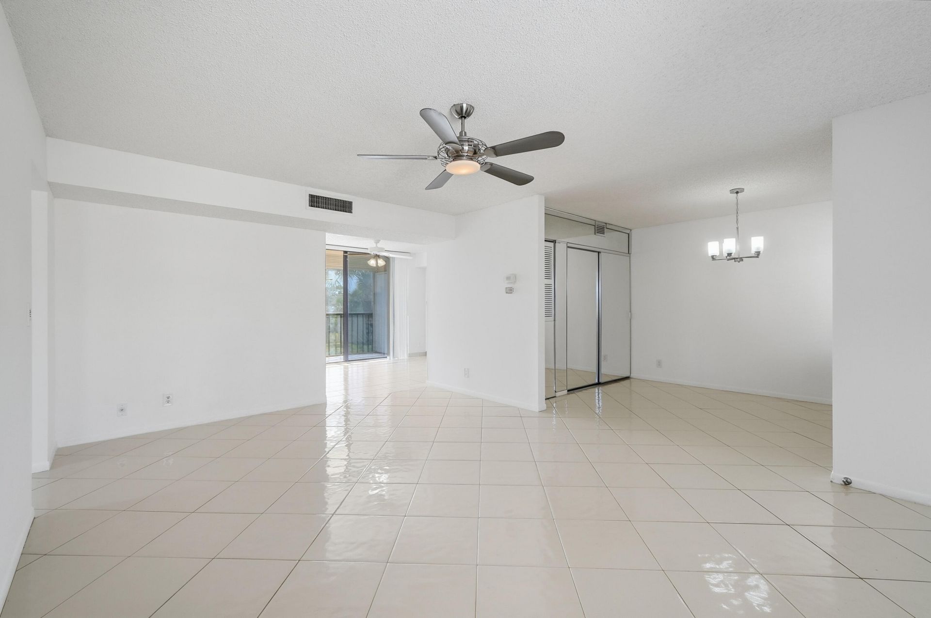 5130 Las Verdes Circle, Unit 307, Delray Beach, FL 33484 Photo