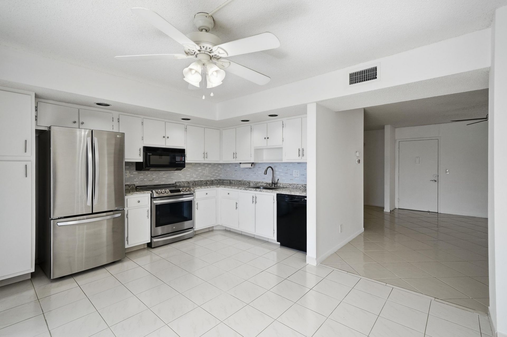 5130 Las Verdes Circle, Unit 307, Delray Beach, FL 33484 Photo