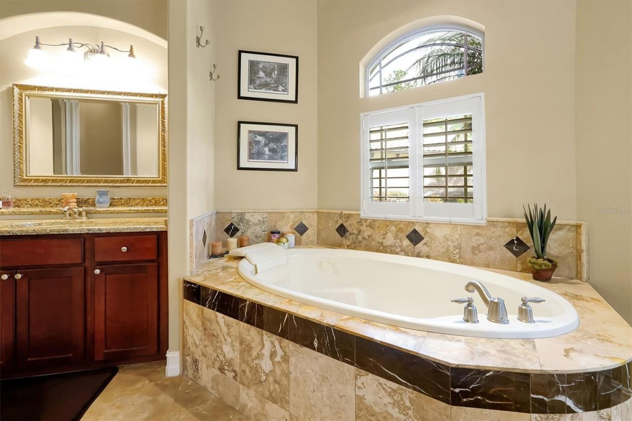 12012 Rambling Oak Boulevard, Orlando, FL 32832 Photo