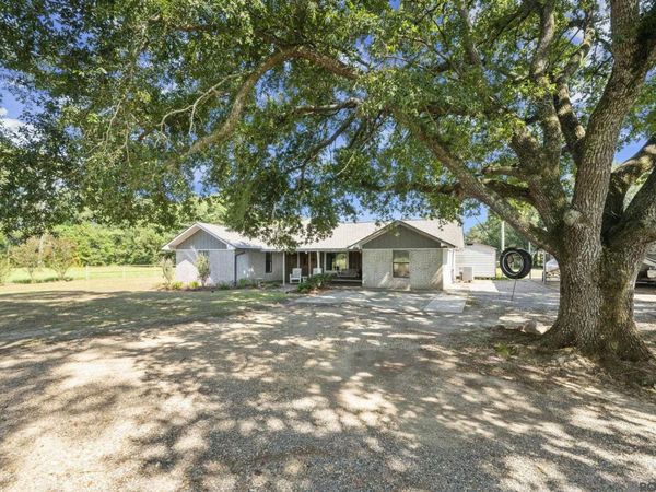 12175 Peairs Rd, Zachary, LA 70791