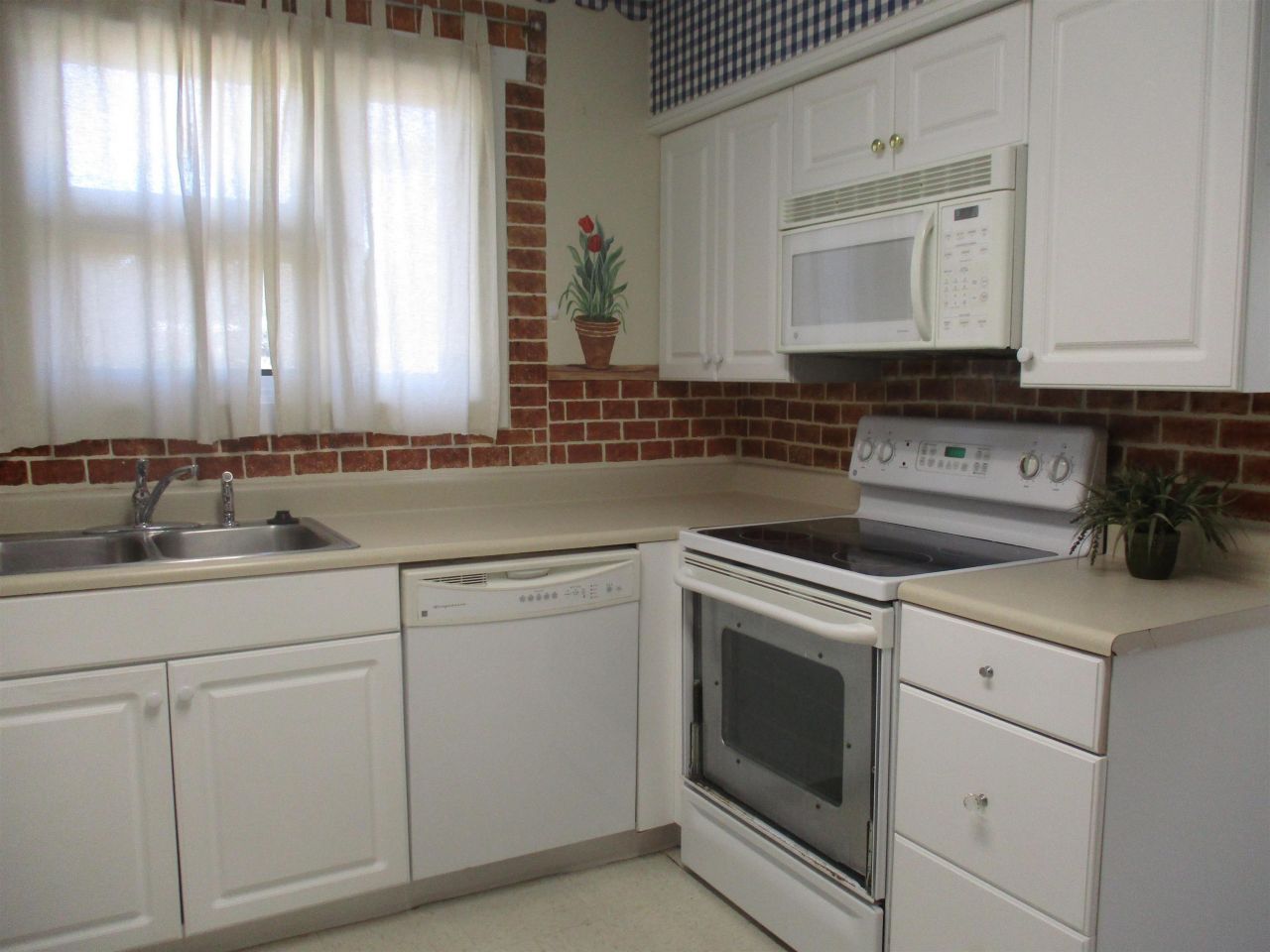 3752 Tea Rose St.  Photo 4