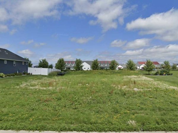 1555 72nd Avenue S, Fargo, ND 58104