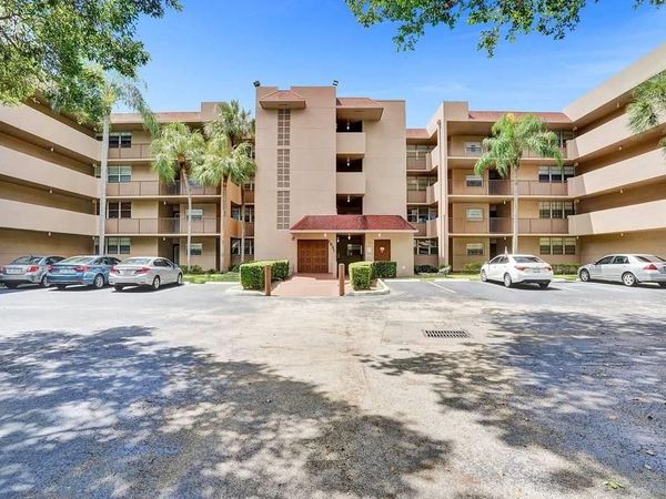 9501 Seagrape Drive, Unit 403, Davie, FL 33324