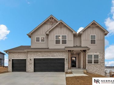 12356 Elk Ridge Circle, Papillion, NE 68046