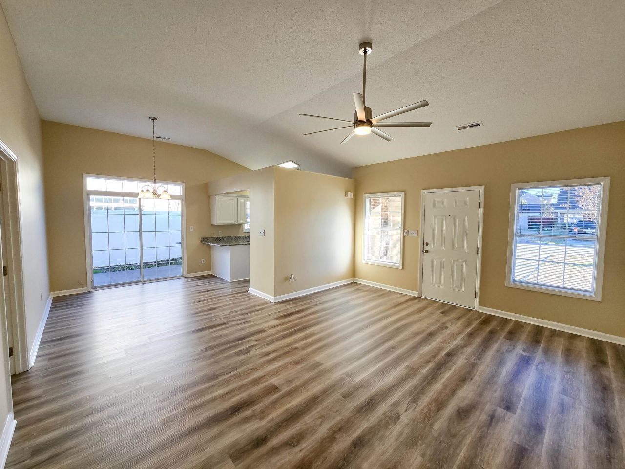 1798/1800 Barberry Dr. Photo 2