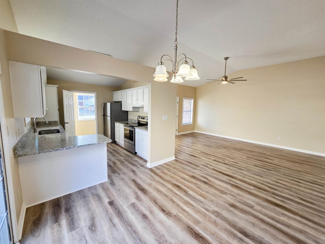 1798/1800 Barberry Dr. Photo 3