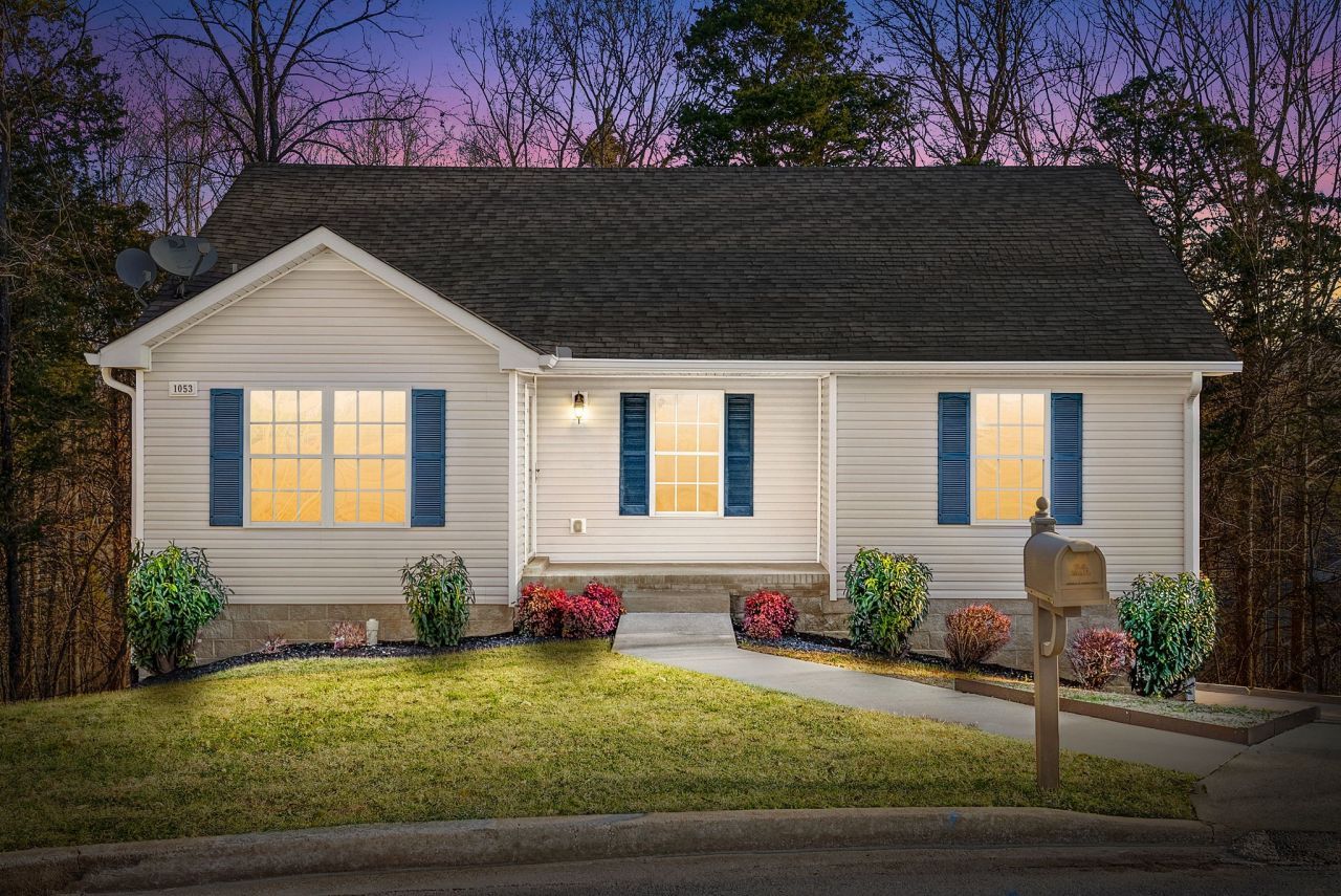 1053 Red Apple Ct, Clarksville, TN 37040 Main Photo