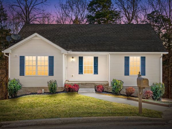 1053 Red Apple Ct, Clarksville, TN 37040