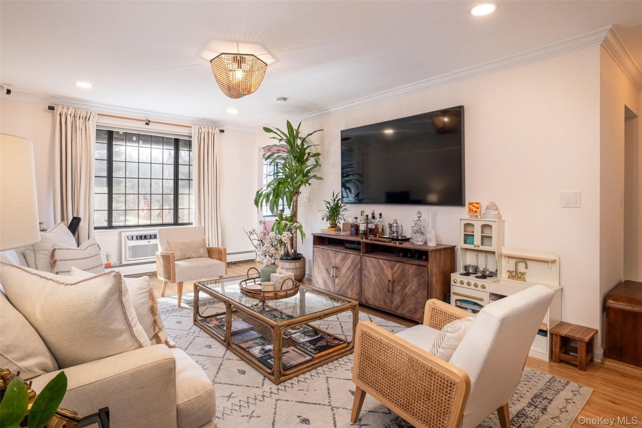 4 Foxwood Drive, Unit 5, Pleasantville, NY 10570 Main Photo