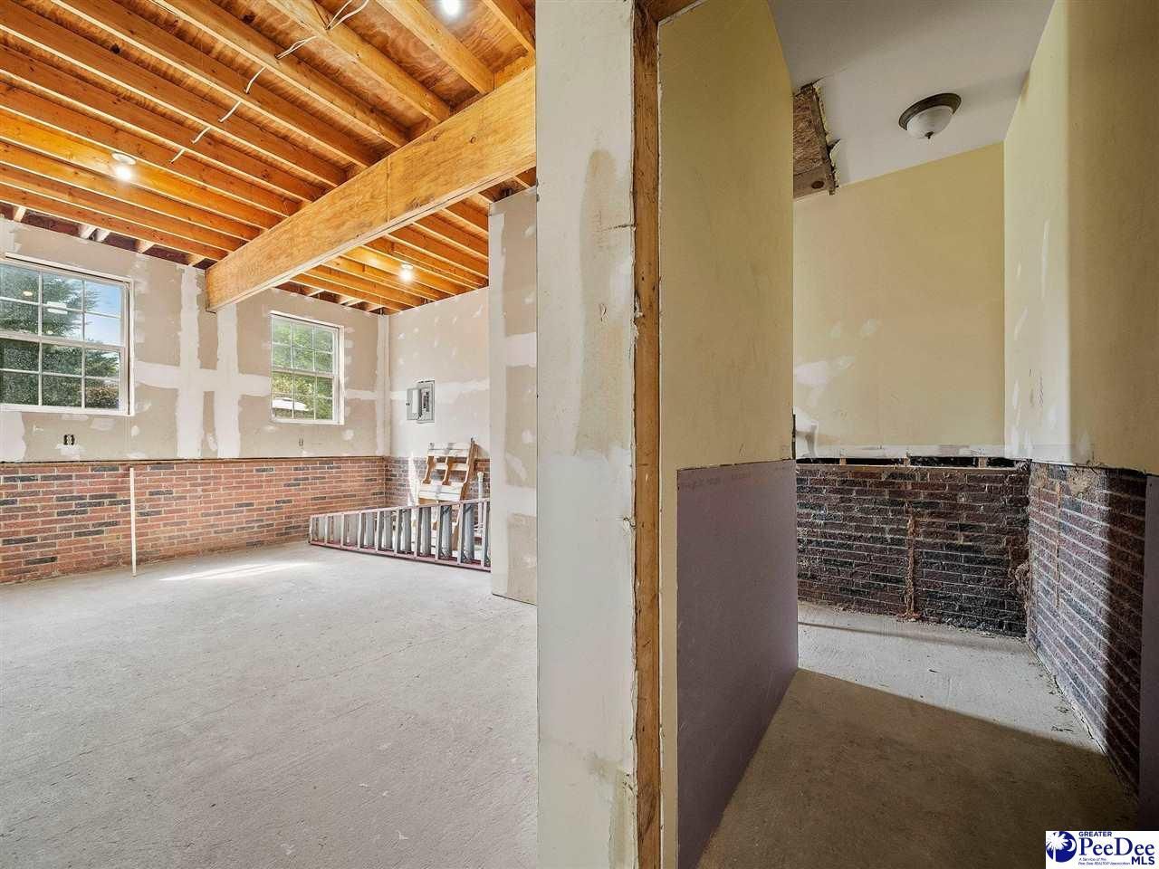 308 E Miller Photo 31