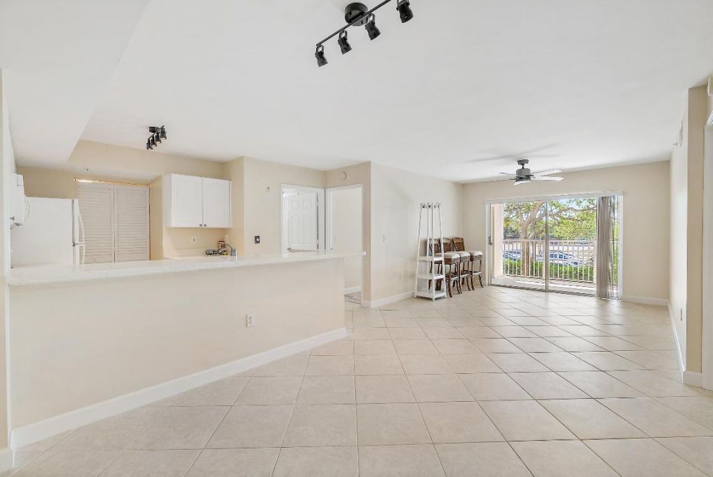 260 Village Boulevard, Unit 5204, Tequesta, FL 33469 Photo