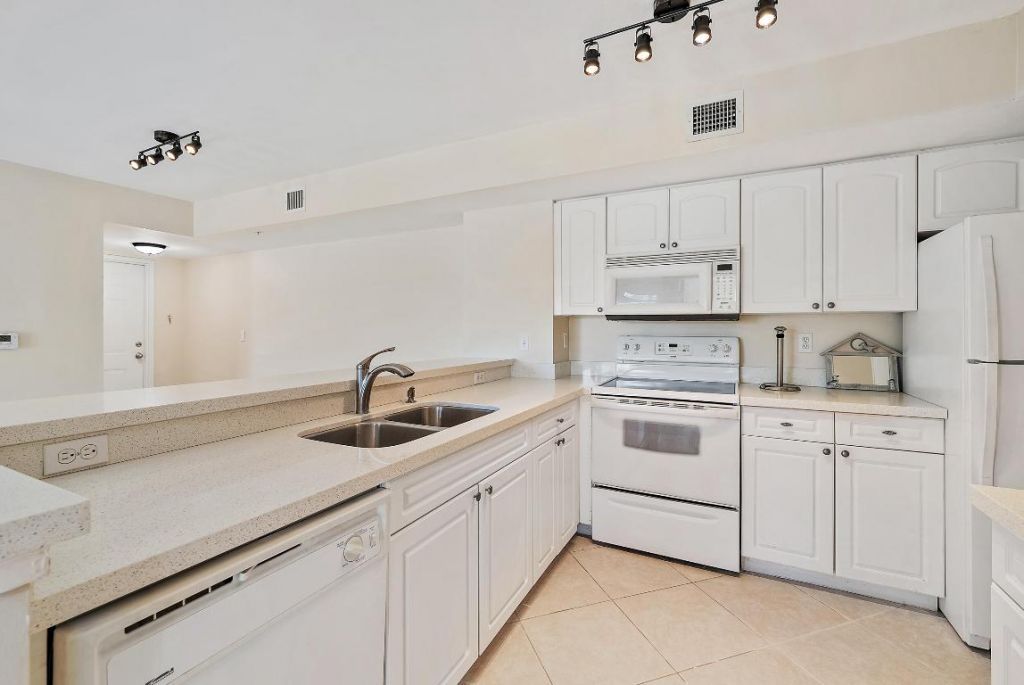 260 Village Boulevard, Unit 5204, Tequesta, FL 33469 Photo