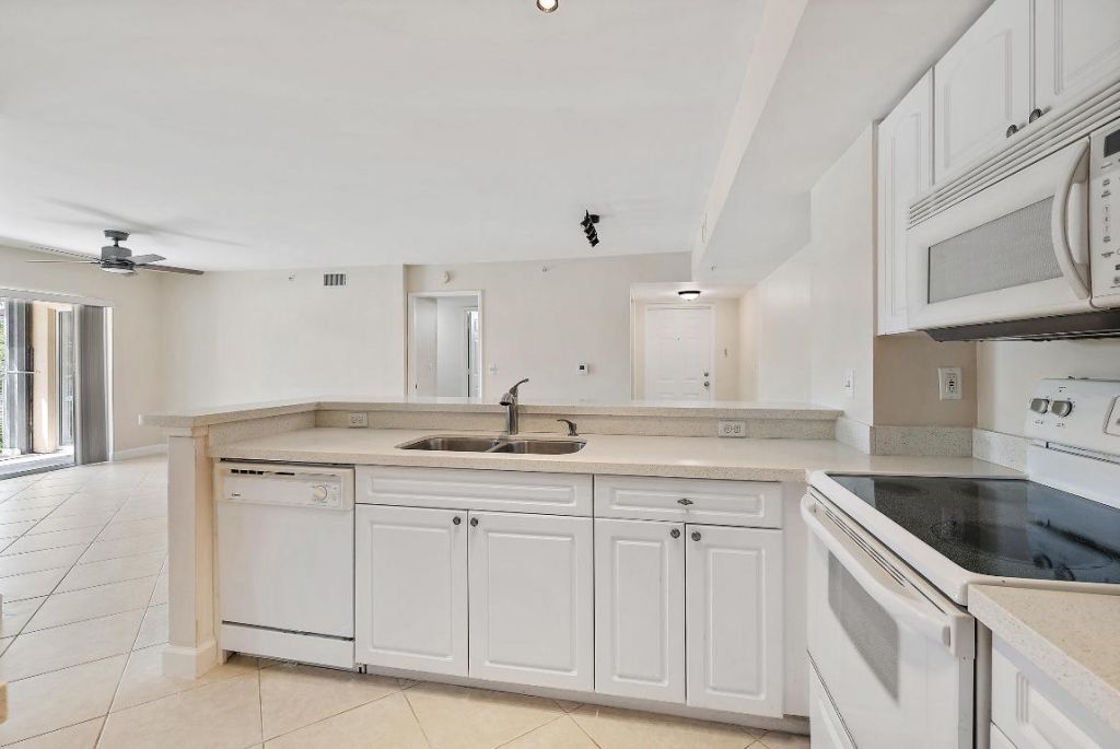 260 Village Boulevard, Unit 5204, Tequesta, FL 33469 Photo