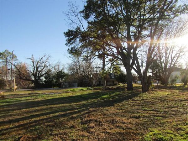 403 E Boyd Avenue , Boyd, TX 76023