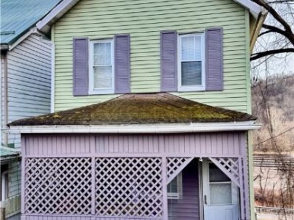 4 Howe St, Elrama, PA 15038