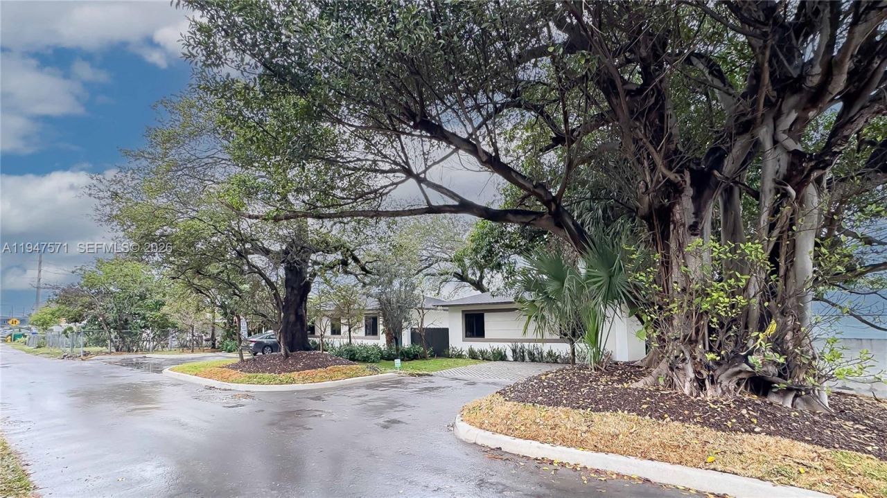 4517 NW 3rd Street, Miami, FL 33126 Photo