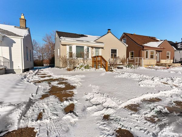 526 Mill Street, Lincoln Park, MI 48146