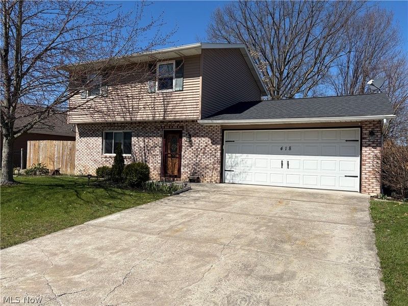 418 Carol Lane, Elyria, OH 44035 Photo 1