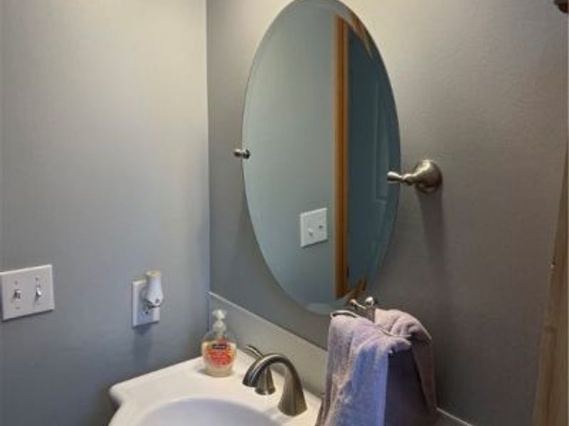 418 Carol Lane, Elyria, OH 44035 Photo 9