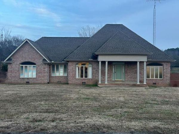 134 Coleman St , Big Sandy, TN 38221