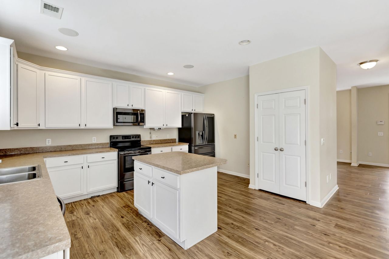 8751 Jessica Court Photo 8