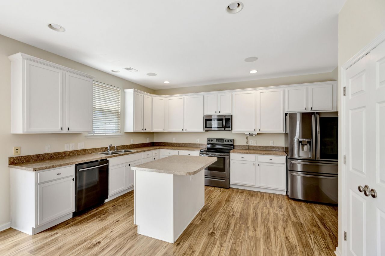 8751 Jessica Court Photo 9