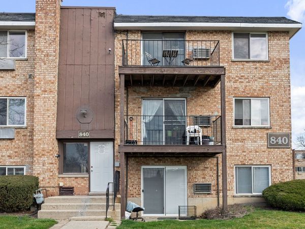 Unit 102, Addison, IL 60101