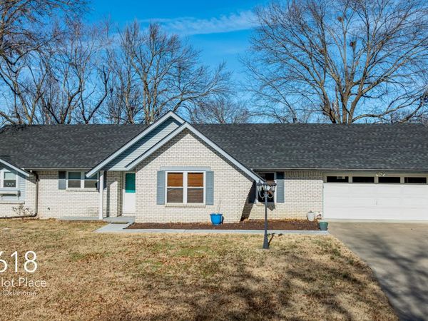 1618 Camelot Place , Miami, OK 74354