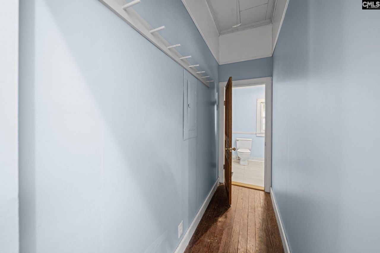 31 Gardner Street S Photo 12