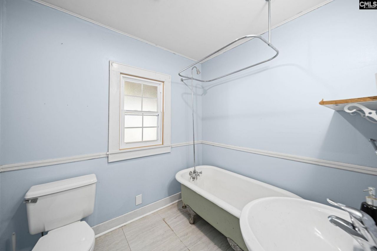 31 Gardner Street S Photo 13