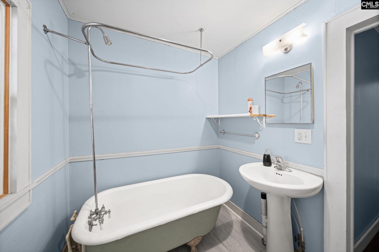 31 Gardner Street S Photo 14