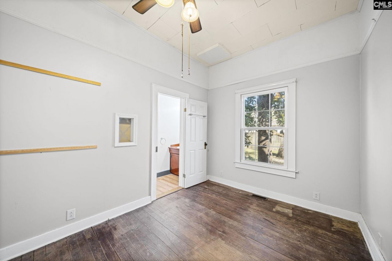 31 Gardner Street S Photo 15