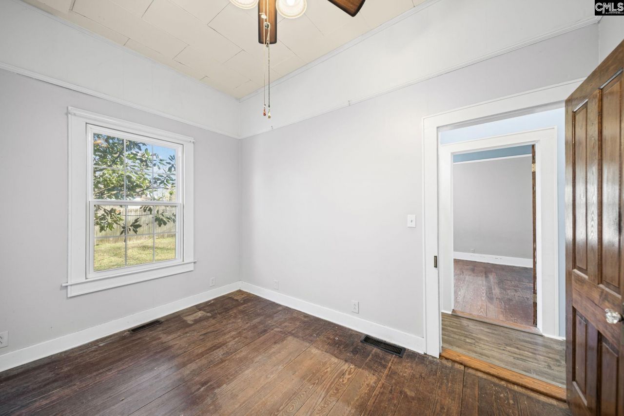 31 Gardner Street S Photo 16