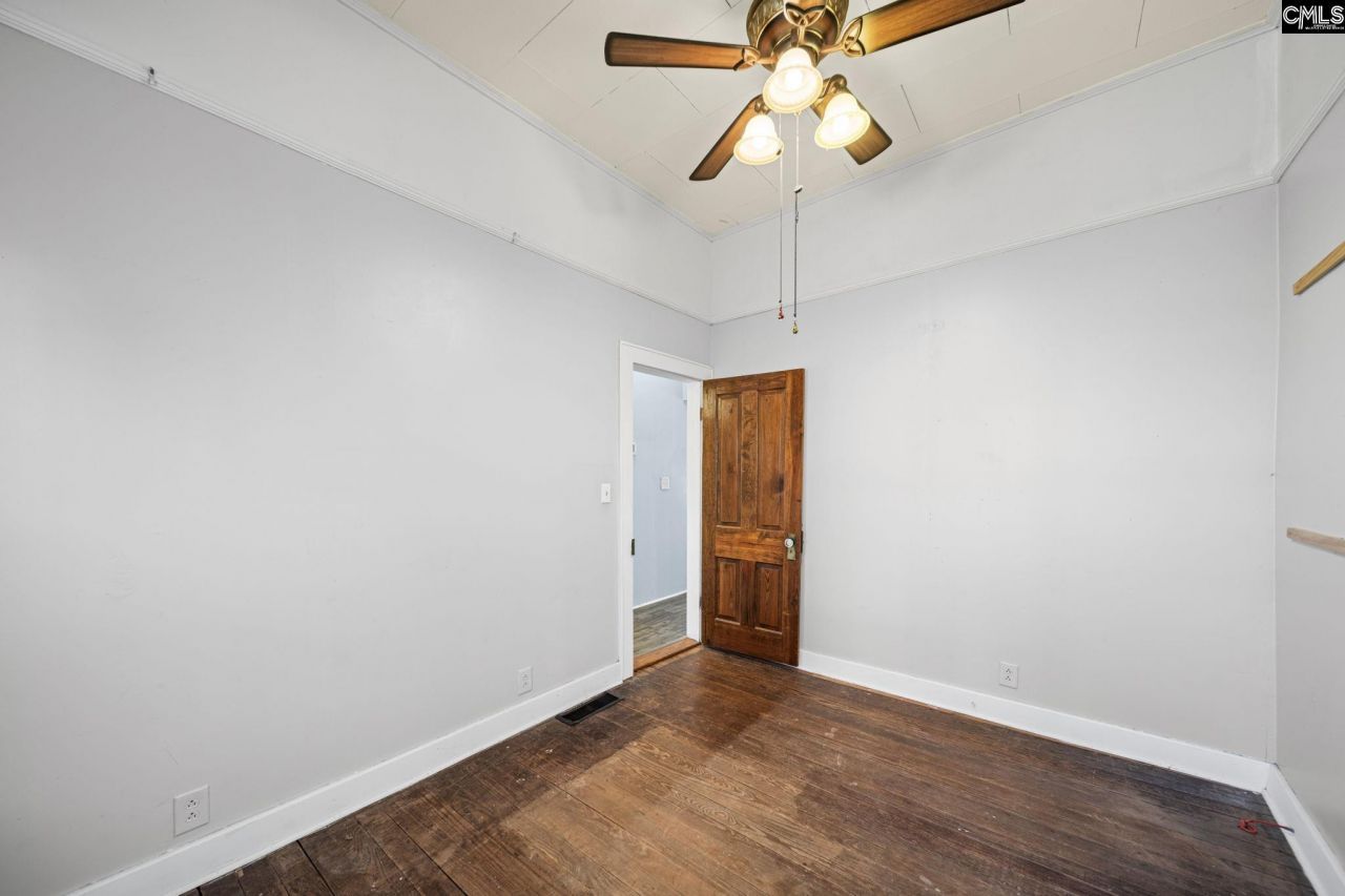 31 Gardner Street S Photo 17