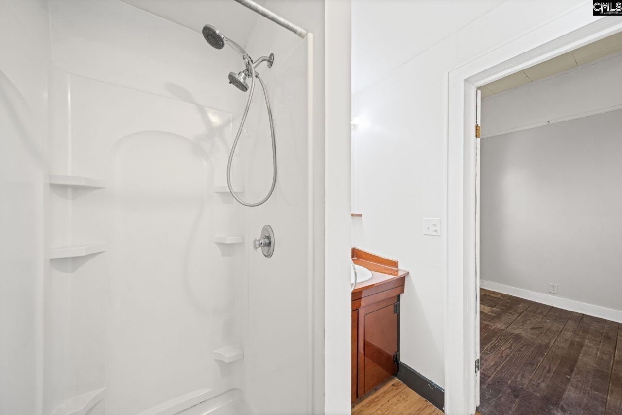 31 Gardner Street S Photo 19