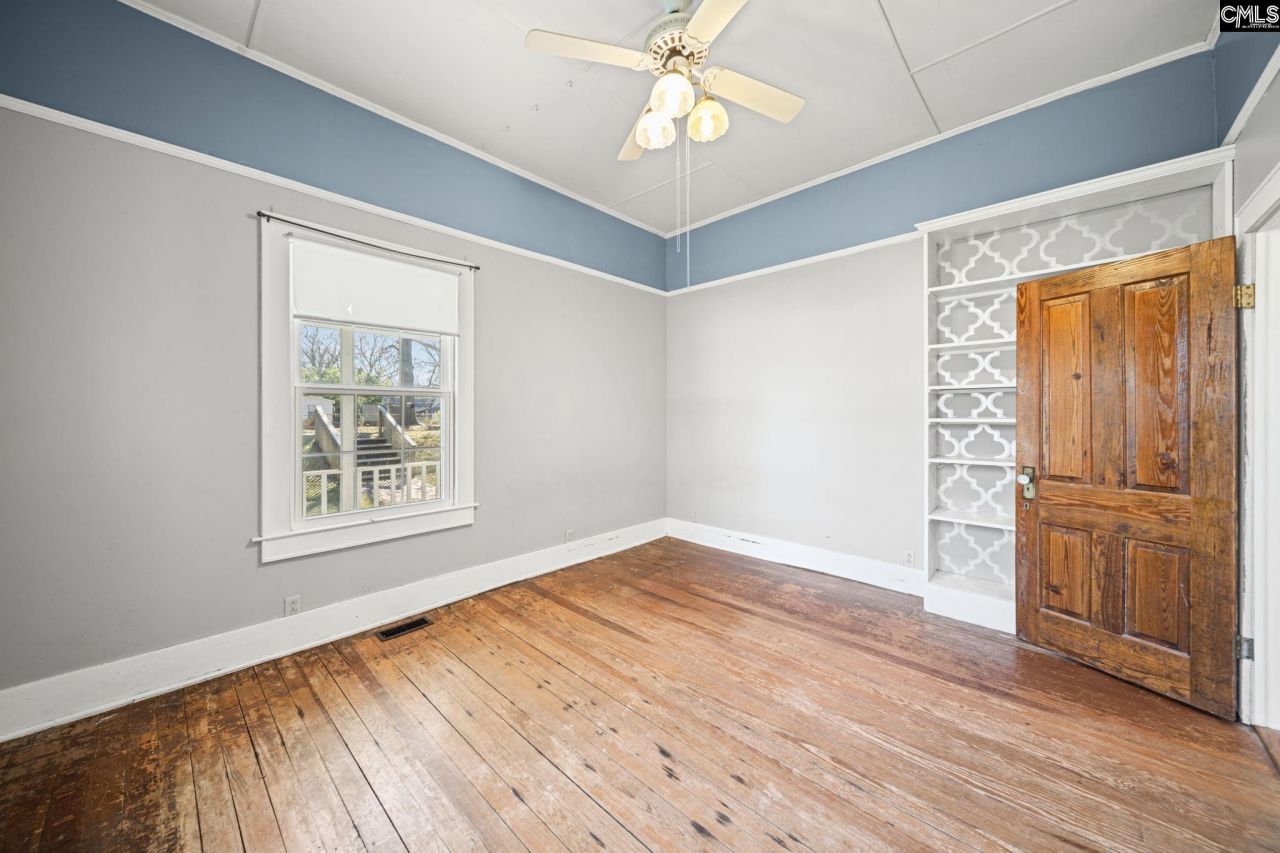 31 Gardner Street S Photo 22