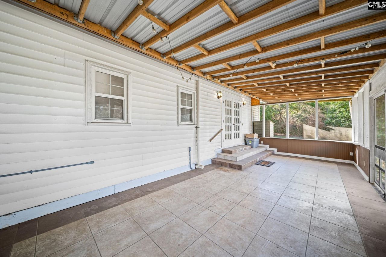 31 Gardner Street S Photo 24