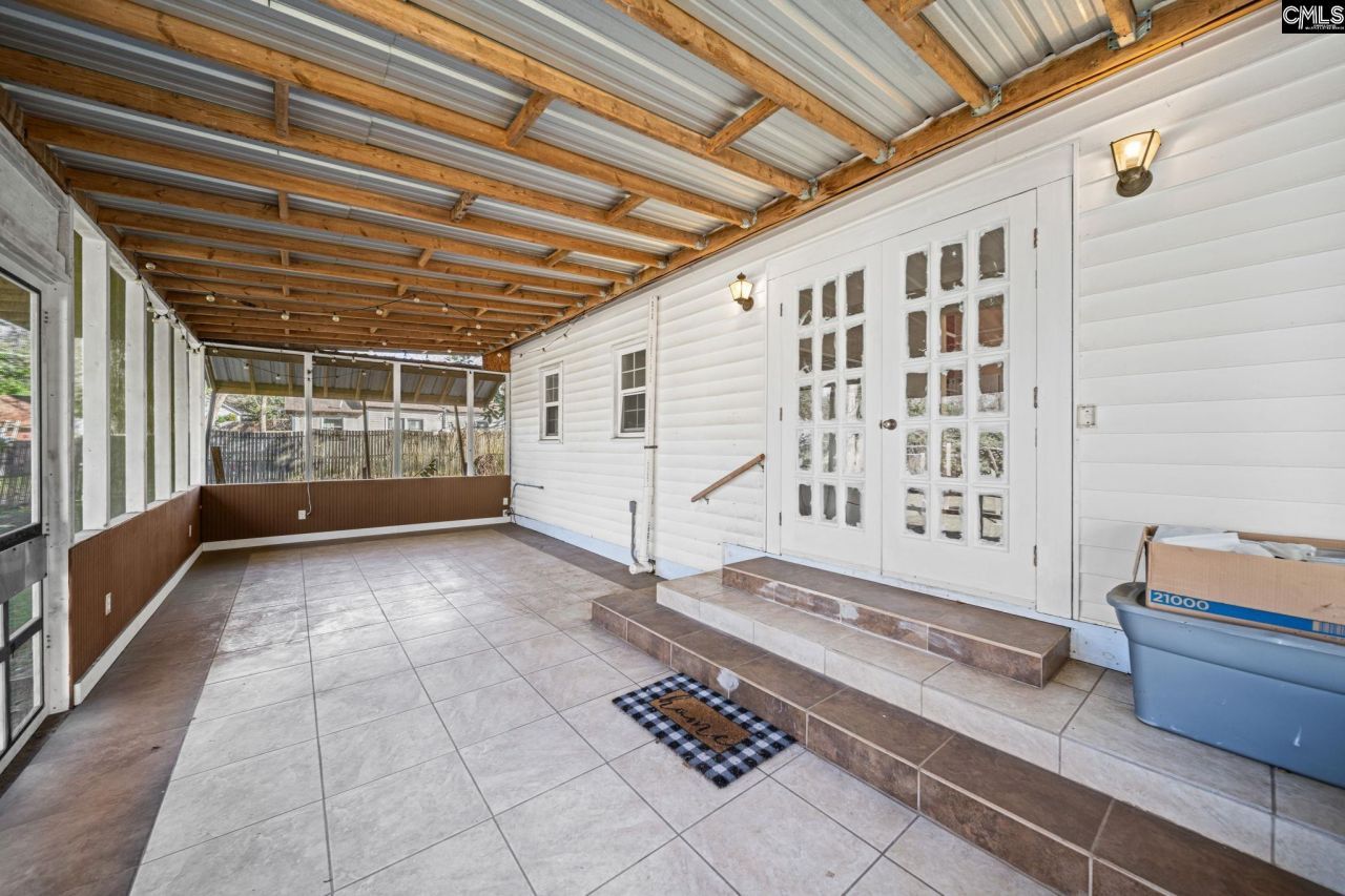 31 Gardner Street S Photo 26