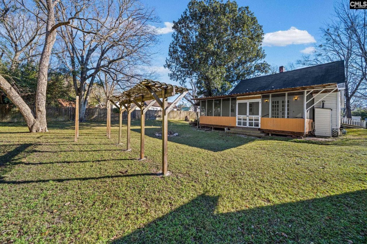 31 Gardner Street S Photo 29