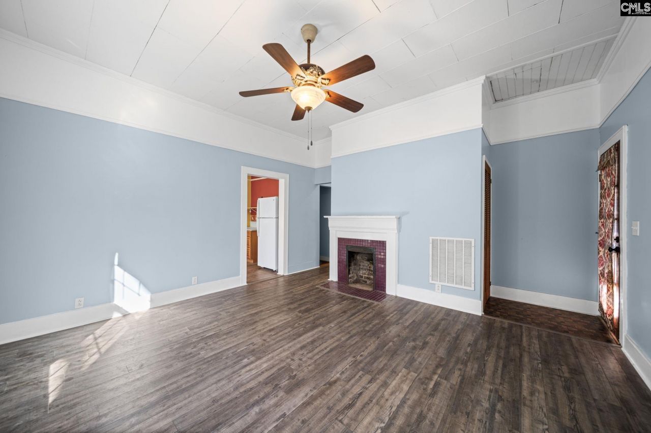 31 Gardner Street S Photo 4