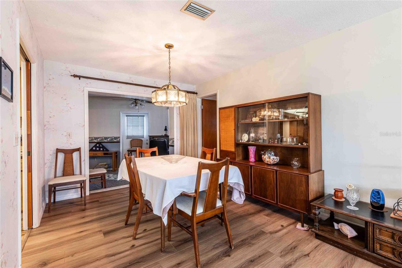 1830 Oak Forest Drive S, Clearwater, FL 33759 Photo