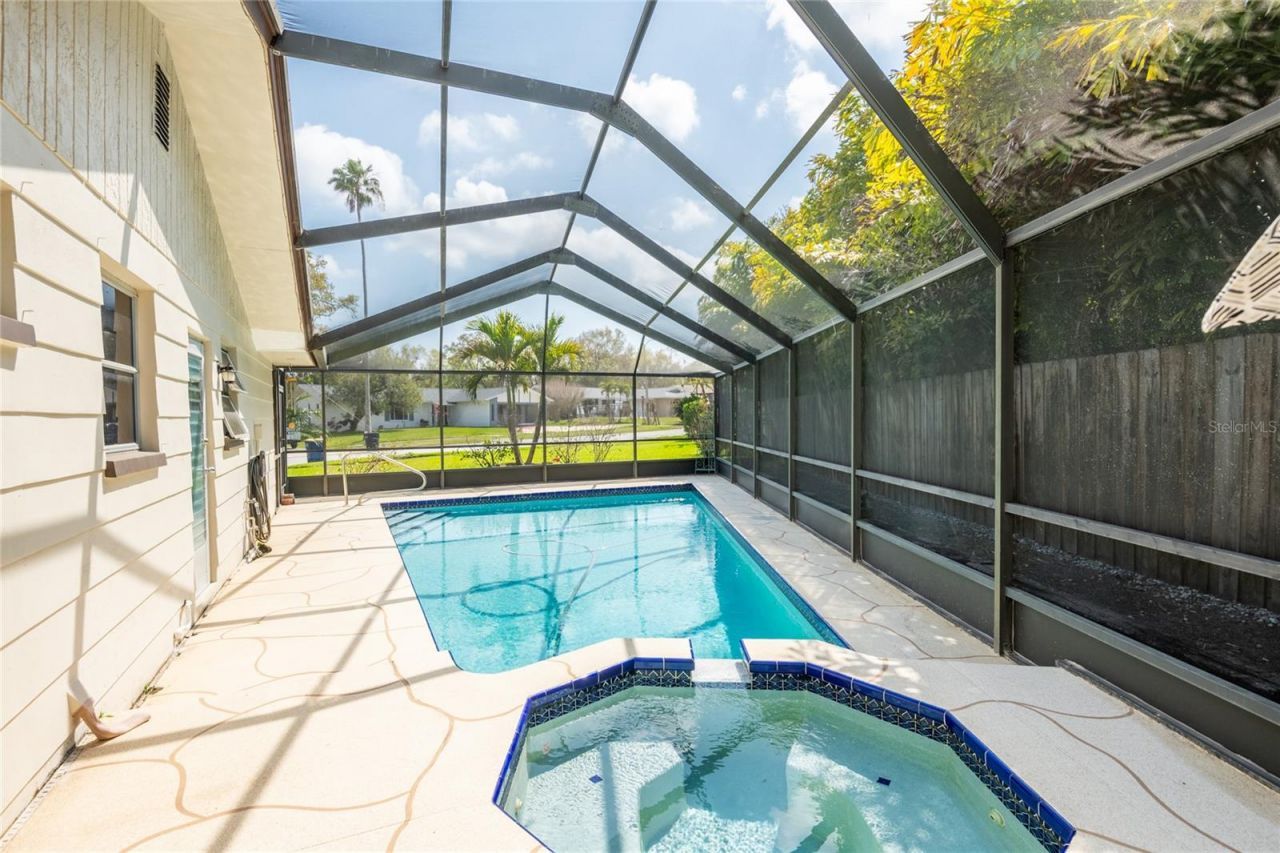 1830 Oak Forest Drive S, Clearwater, FL 33759 Photo