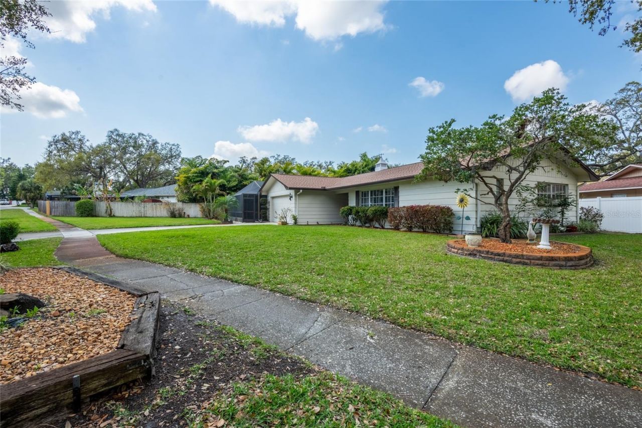 1830 Oak Forest Drive S, Clearwater, FL 33759 Photo