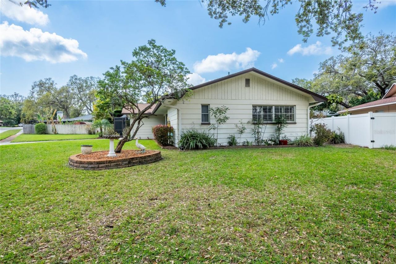 1830 Oak Forest Drive S, Clearwater, FL 33759 Photo