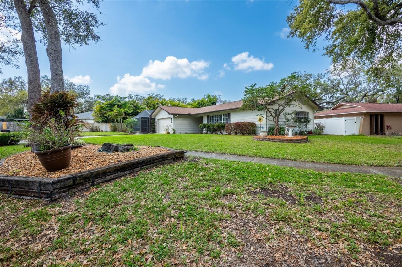 1830 Oak Forest Drive S, Clearwater, FL 33759 Photo