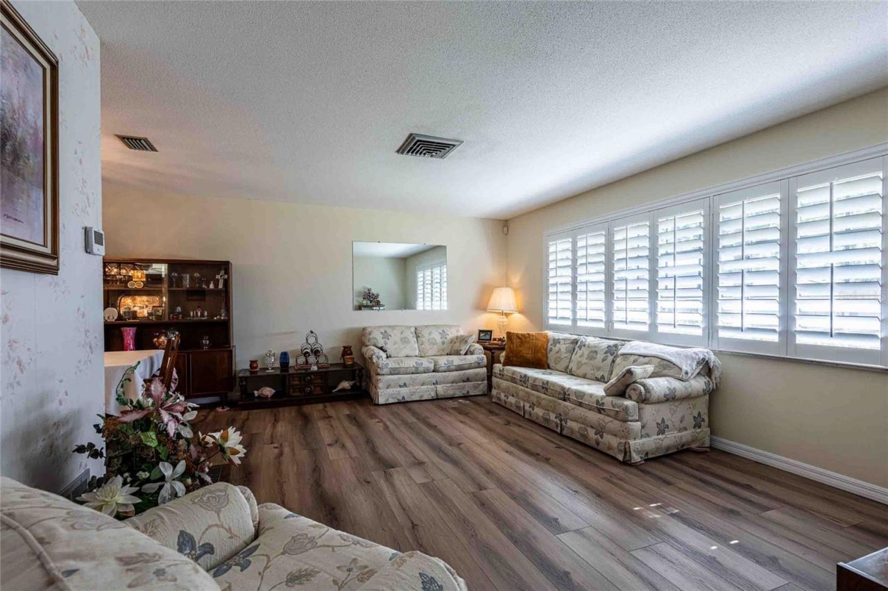 1830 Oak Forest Drive S, Clearwater, FL 33759 Photo