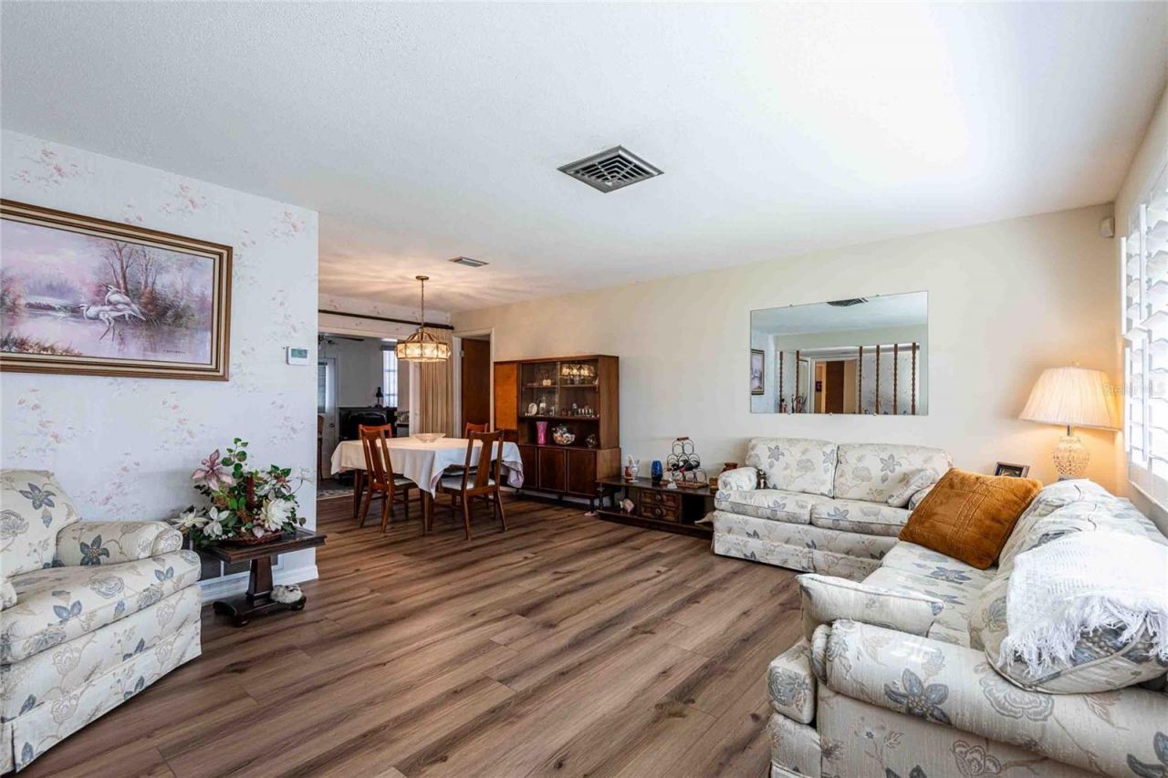 1830 Oak Forest Drive S, Clearwater, FL 33759 Photo